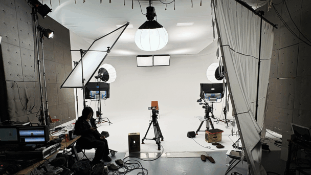 【動画撮影スタジオ】白ホリゾントでの収録プランを活用した映像撮影