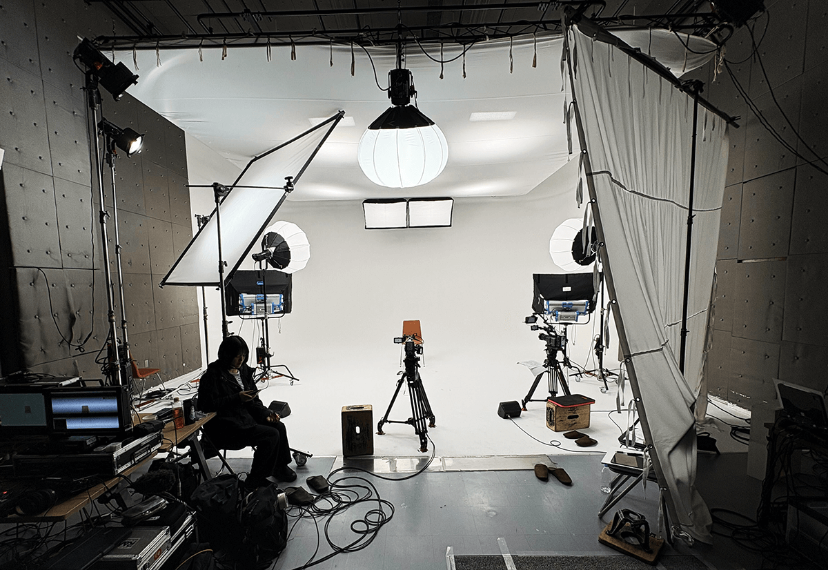 【動画撮影スタジオ】白ホリゾントでの収録プランを活用した映像撮影