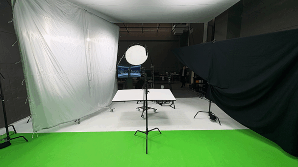 【クロマキースタジオ】YouTube番組制作にスタジオのクロマキー撮影を利用