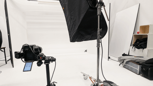 【スチール撮影スタジオ】実写モデル撮影とAI生成を融合したアパレル商品のビジュアル制作