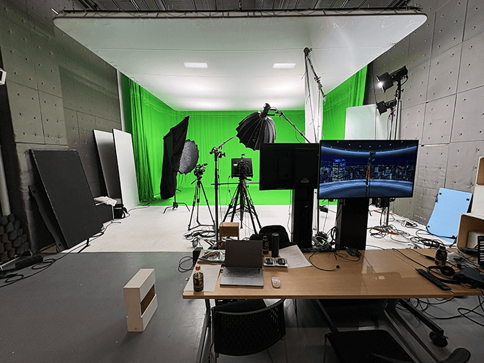 【ライブ配信スタジオ】金融・証券系のウェビナー番組をスイッチャーで背景合成