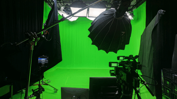 【クロマキースタジオ】1名プレゼンテーションをグリーンバック収録〜編集まで